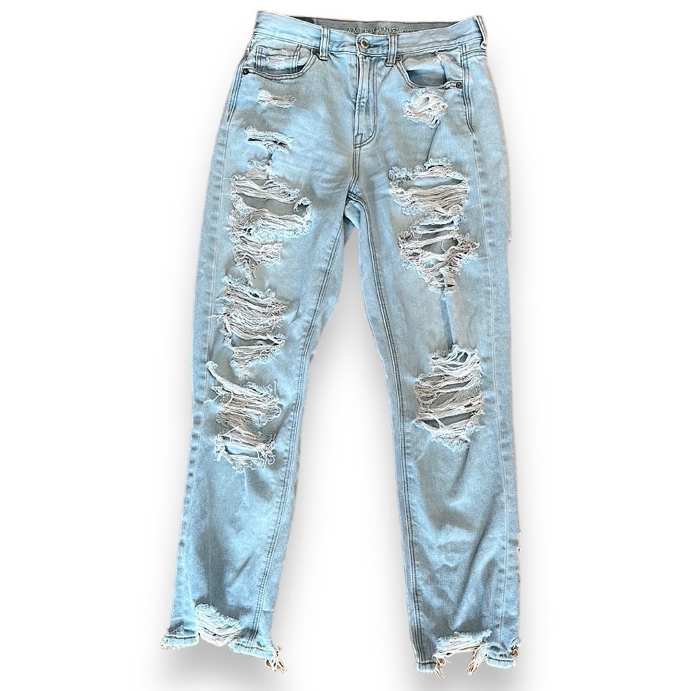 AE American Eagle Ripped Mom jeans sz 4 light blue distressed destroyed jeans